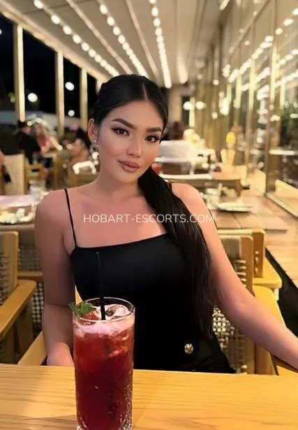 Hobart escorts Piedad — 5