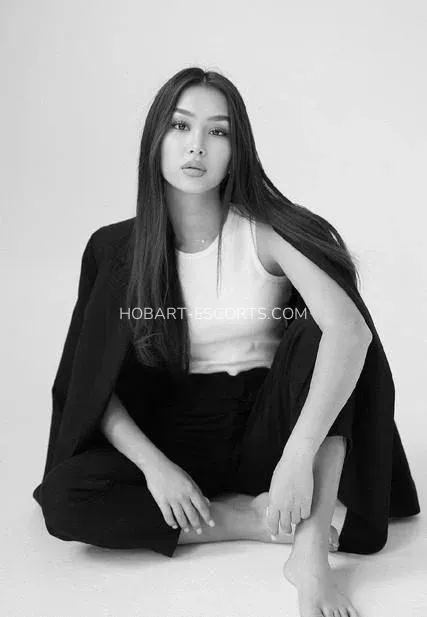 Hobart escorts Emilia — 5