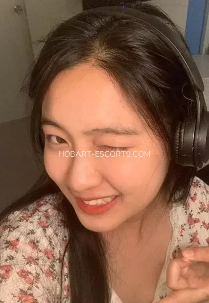 Hobart escorts Elsa — 3