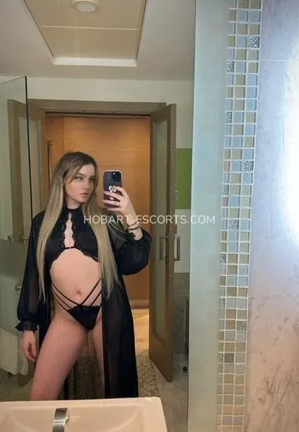 Hobart escorts Autumn — 4