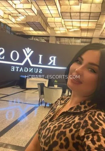 Hobart escorts Daisy — 2