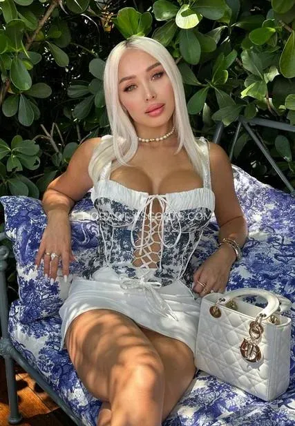 Hobart escorts Nicole — 1