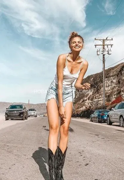 Hobart escorts Mariah — 10