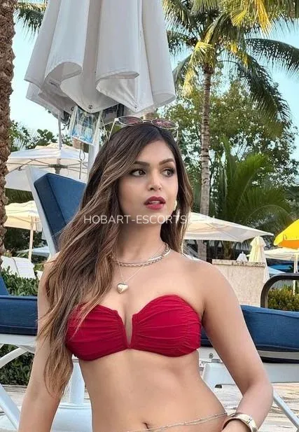 Hobart escorts Savannah — 3