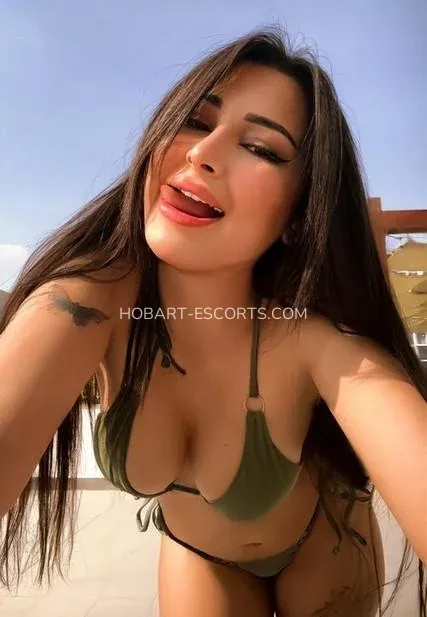 Hobart escorts Lindsay — 9