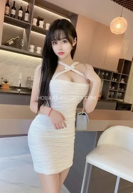 Hobart escorts Karolina — 2