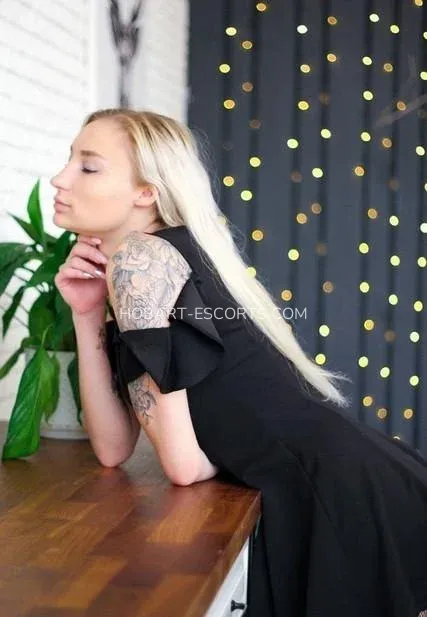 Hobart escorts Payton — 4