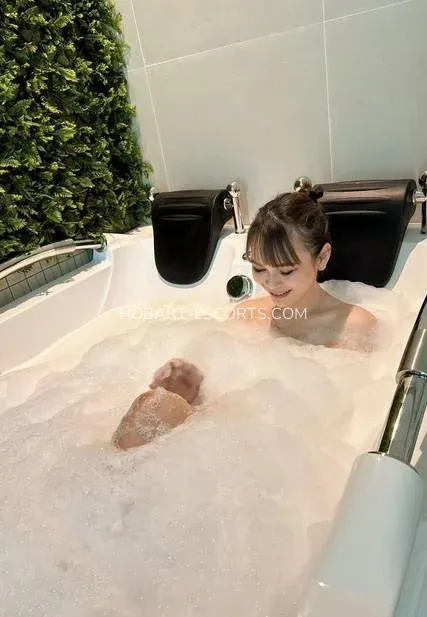 Hobart escorts Nathalie — 1