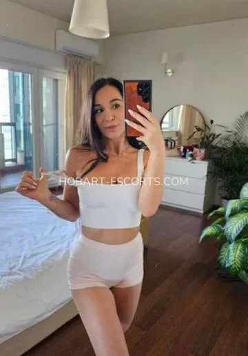 Hobart escorts Alondra — 4