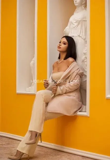 Hobart escorts Elisabeth — 1