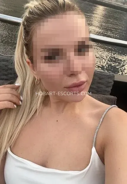 Hobart escorts Oriana — 3