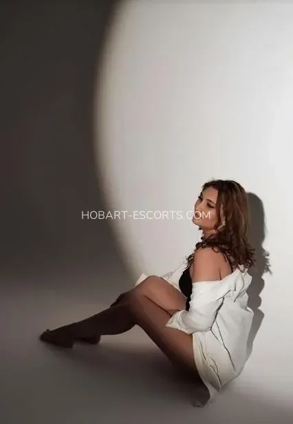 Hobart escorts Avery — 9