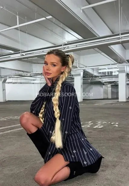 Hobart escorts Oriana — 4