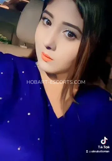 Hobart escorts Peyton — 1