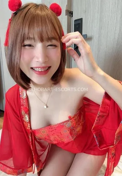 Hobart escorts Oriana — 4