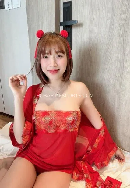 Hobart escorts Oriana — 6