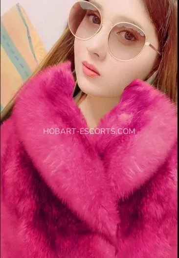Hobart escorts Peyton — 3