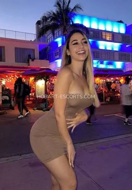 Hobart escorts Märta — 3