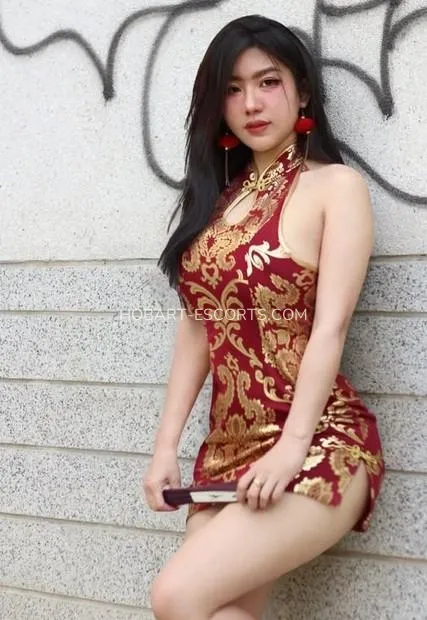 Hobart escorts Dakota — 2