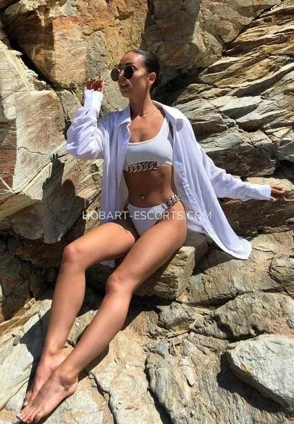 Hobart escorts Agnes — 5