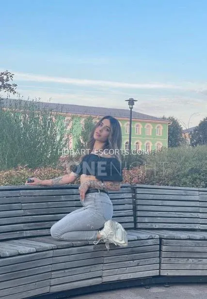 Hobart escorts Märta — 7