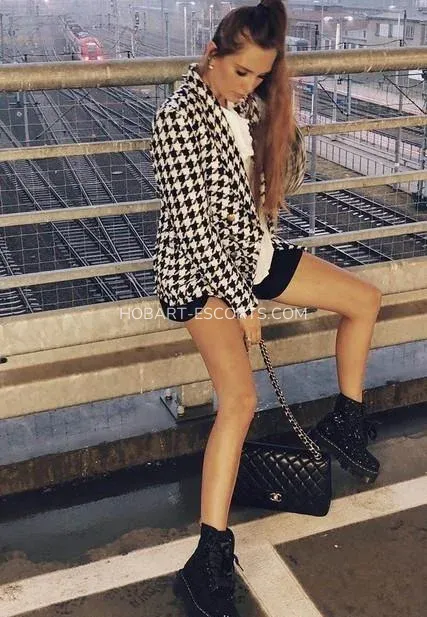 Hobart escorts Viola — 5