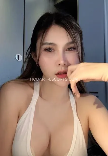 Hobart escorts Alice — 6