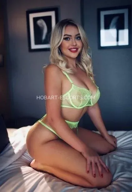 Hobart escorts Margareta — 1