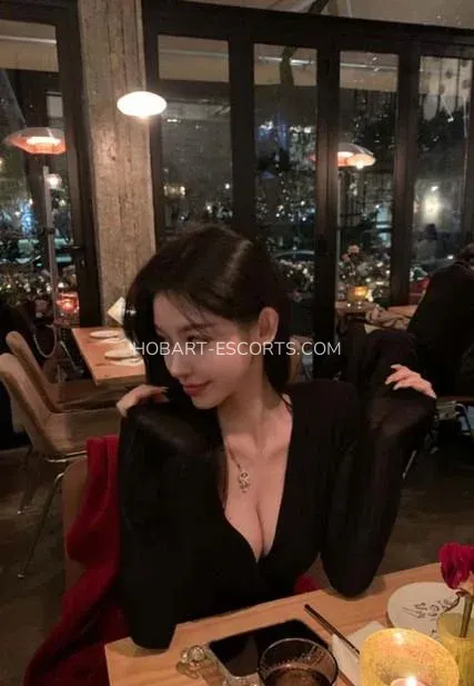 Hobart escorts Erika — 4