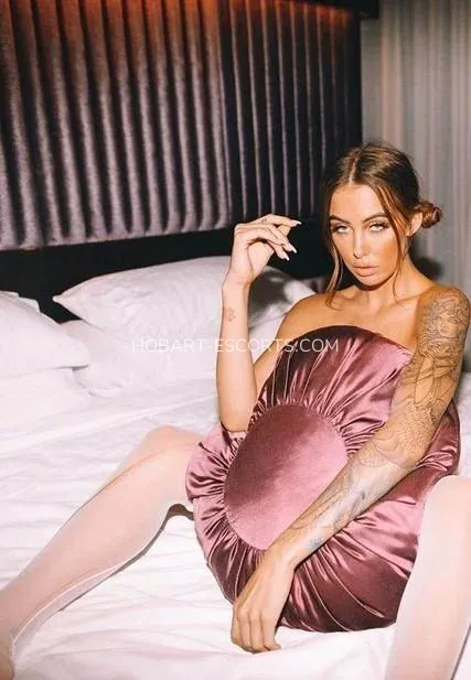 Hobart escorts Dakota — 5
