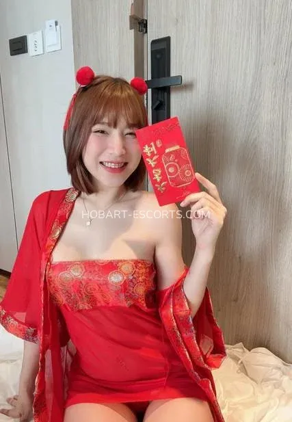 Hobart escorts Oriana — 1
