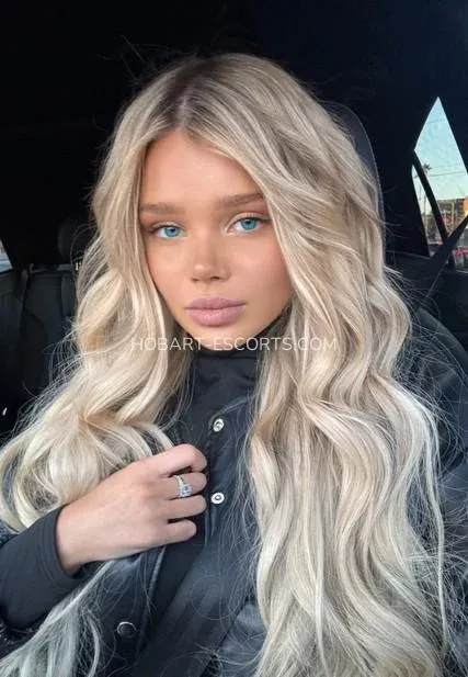 Hobart escorts Oriana — 1