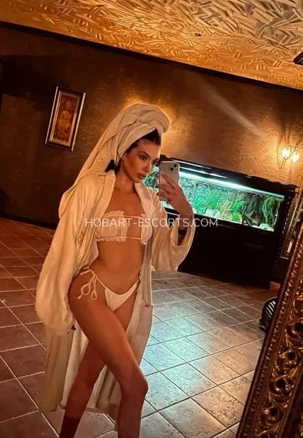 Hobart escorts Alicia — 9