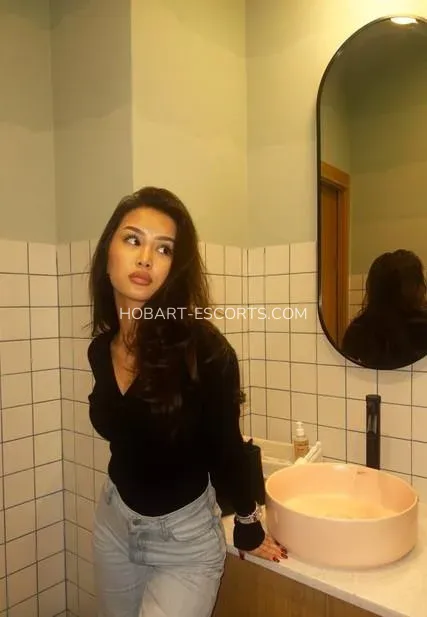 Hobart escorts Emilia — 4