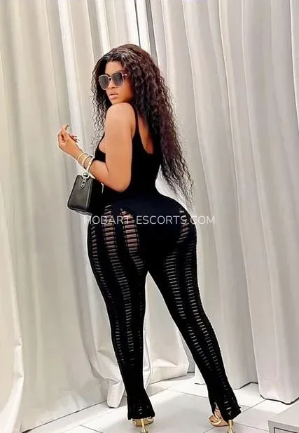 Hobart escorts Elisabeth — 4