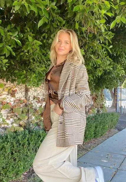 Hobart escorts Ariel — 5