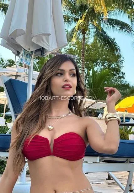 Hobart escorts Savannah — 1