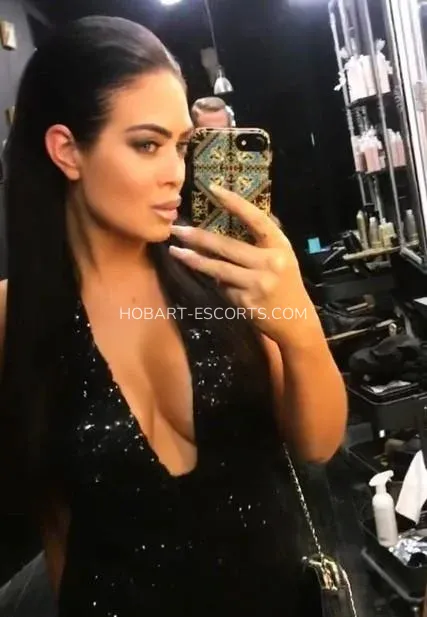 Hobart escorts Gun — 5