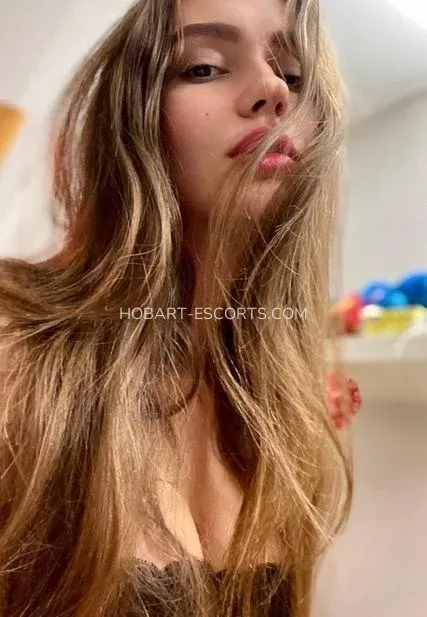 Hobart escorts Isabel — 1