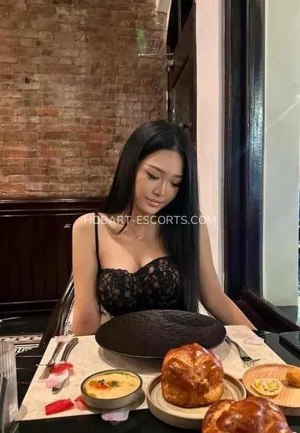 Hobart escorts Lisa — 1