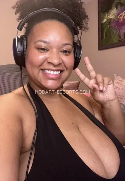 Hobart escorts Karin — 9