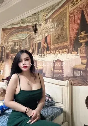 Hobart escorts Caitlyn — 3