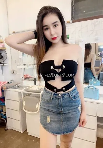 Hobart escorts Charlotte — 4