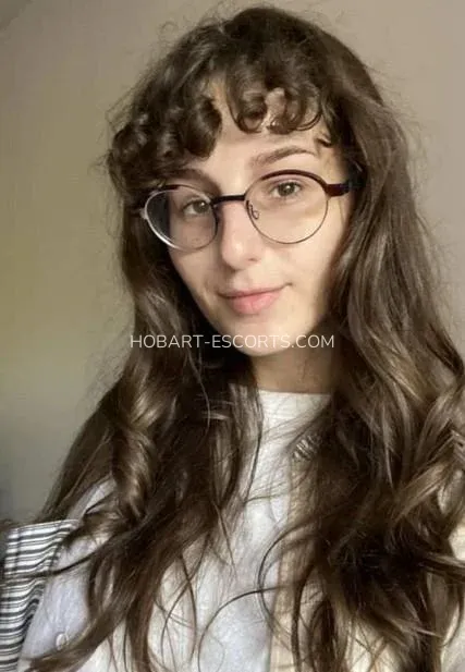 Hobart escorts Peyton — 3