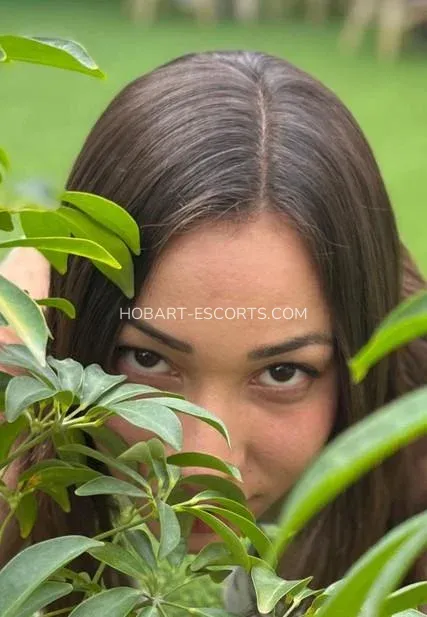 Hobart escorts Peyton — 1