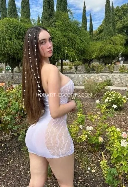 Hobart escorts Daisy — 2