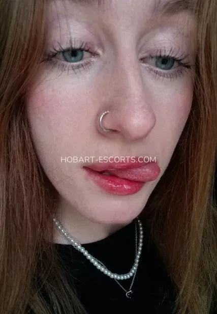 Hobart escorts Elin — 4