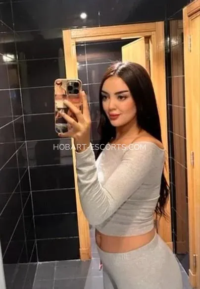 Hobart escorts Avery — 9