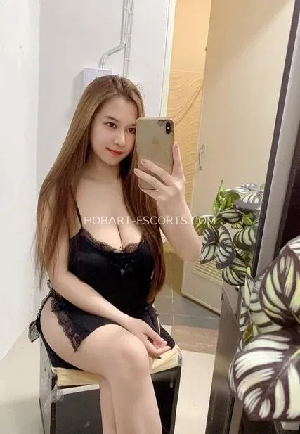 Hobart escorts Alondra — 3