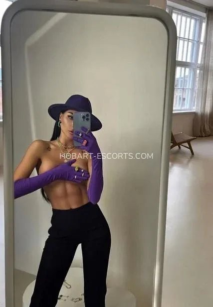 Hobart escorts Isabelle — 3